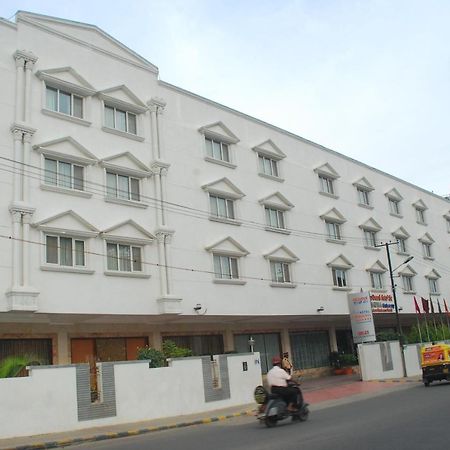 Parijatha Gateway Hotel Бангалор Екстериор снимка