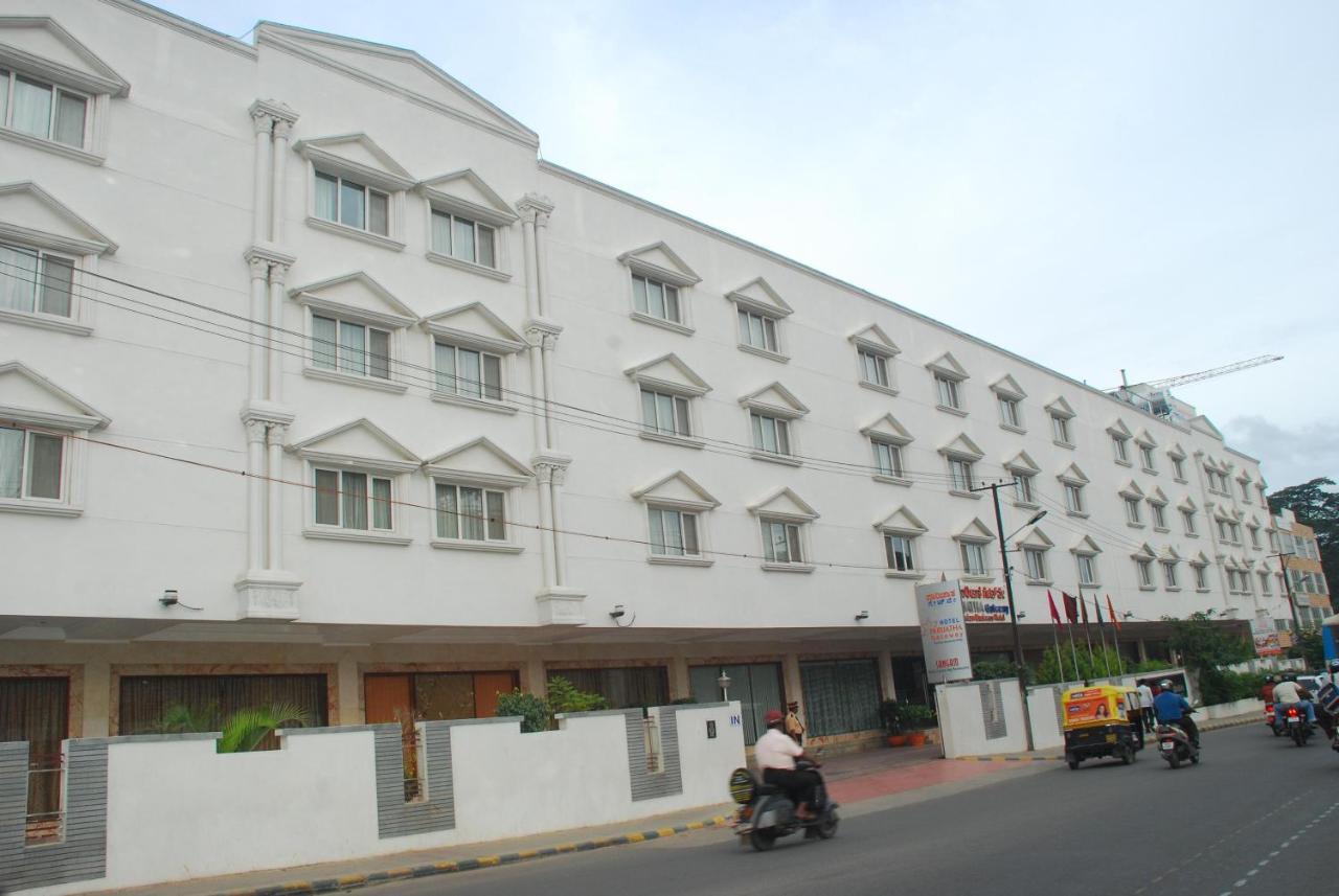 Parijatha Gateway Hotel Бангалор Екстериор снимка