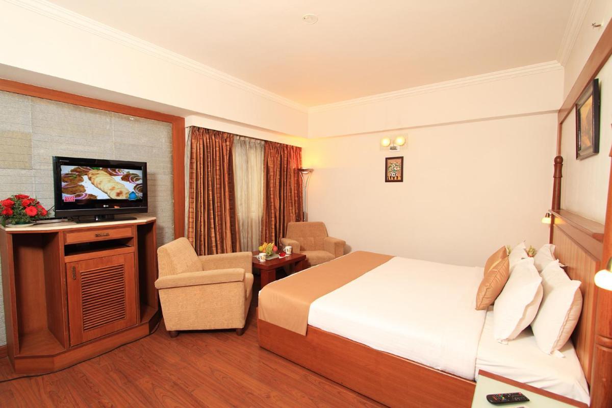 Parijatha Gateway Hotel Бангалор Екстериор снимка