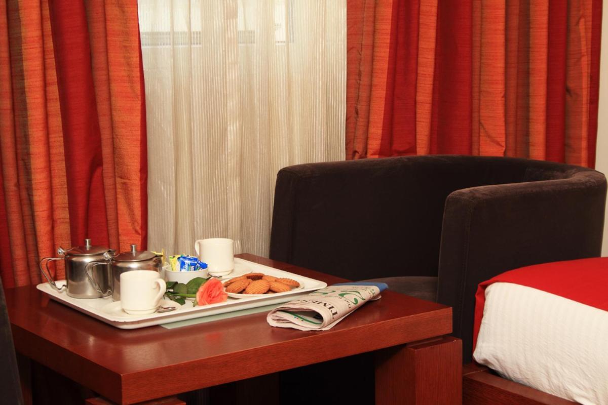 Parijatha Gateway Hotel Бангалор Екстериор снимка