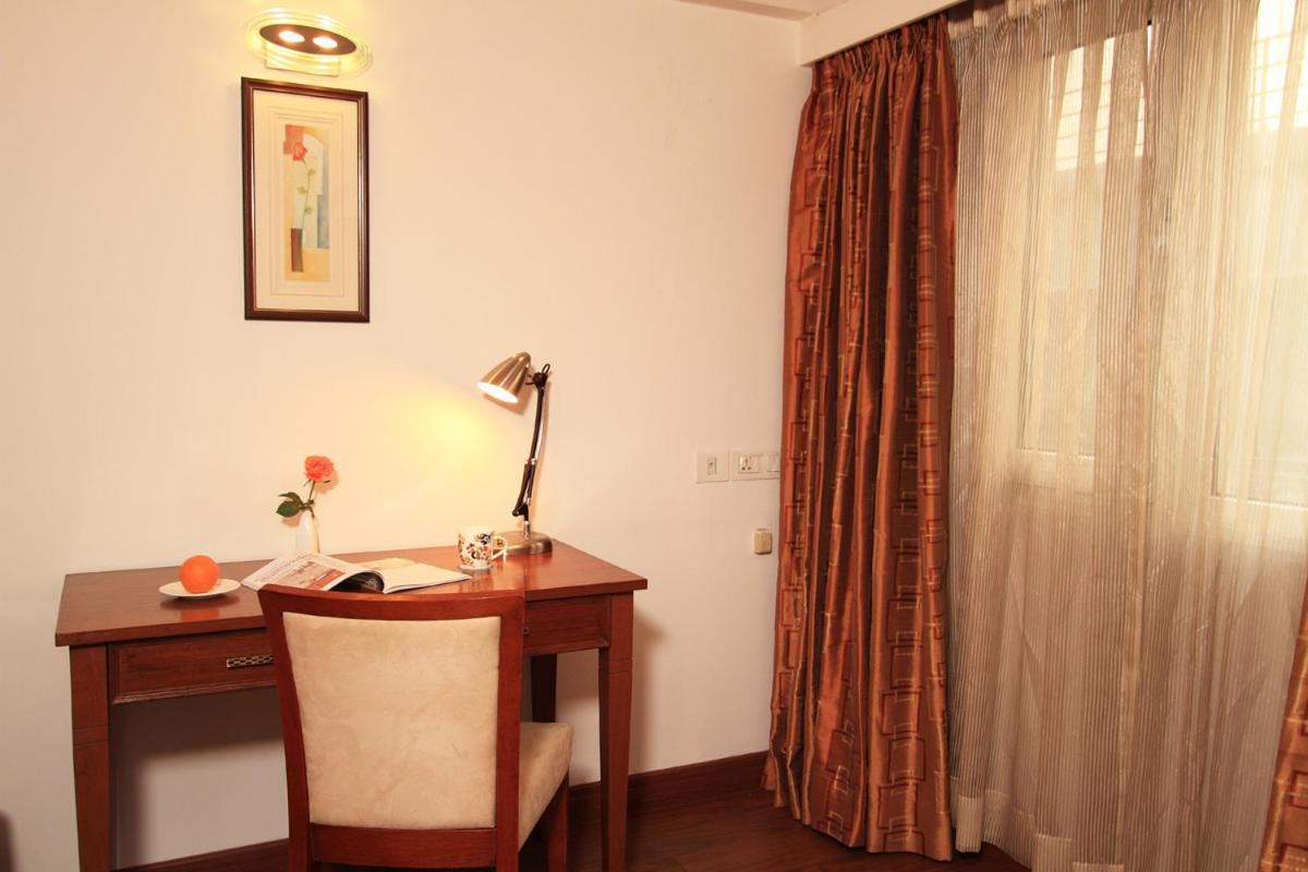 Parijatha Gateway Hotel Бангалор Екстериор снимка