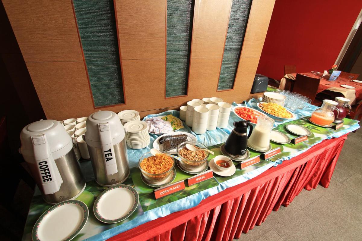 Parijatha Gateway Hotel Бангалор Екстериор снимка