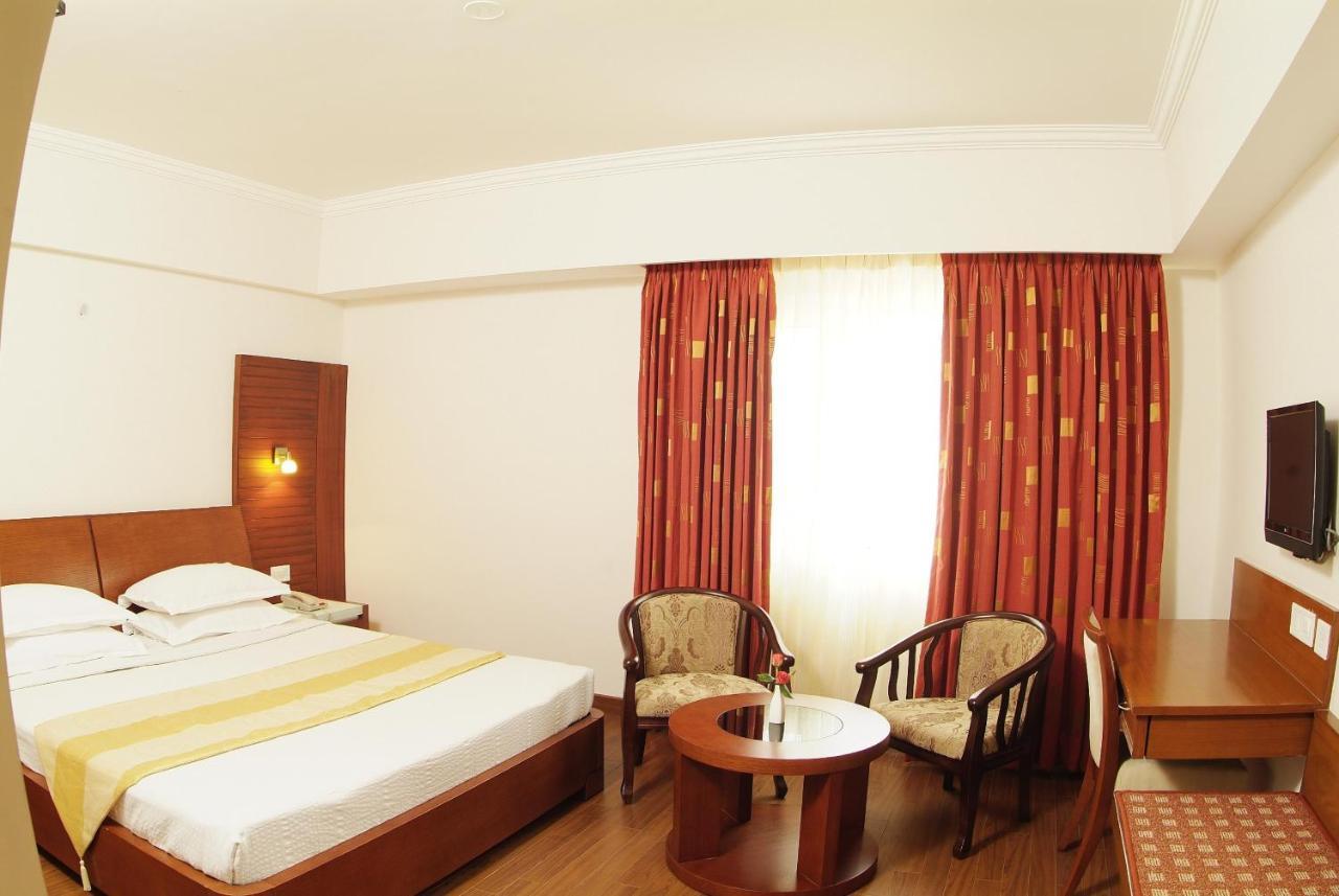 Parijatha Gateway Hotel Бангалор Екстериор снимка