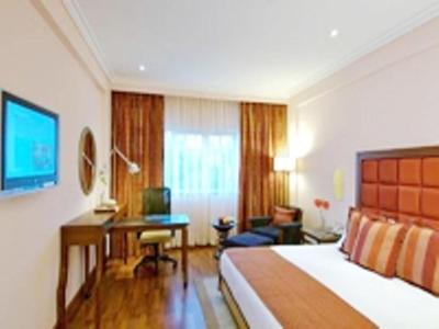 Parijatha Gateway Hotel Бангалор Стая снимка