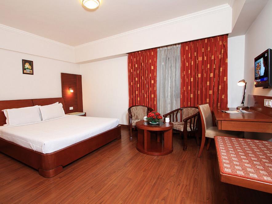 Parijatha Gateway Hotel Бангалор Екстериор снимка