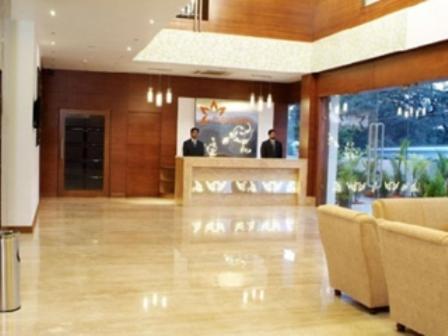 Parijatha Gateway Hotel Бангалор Екстериор снимка