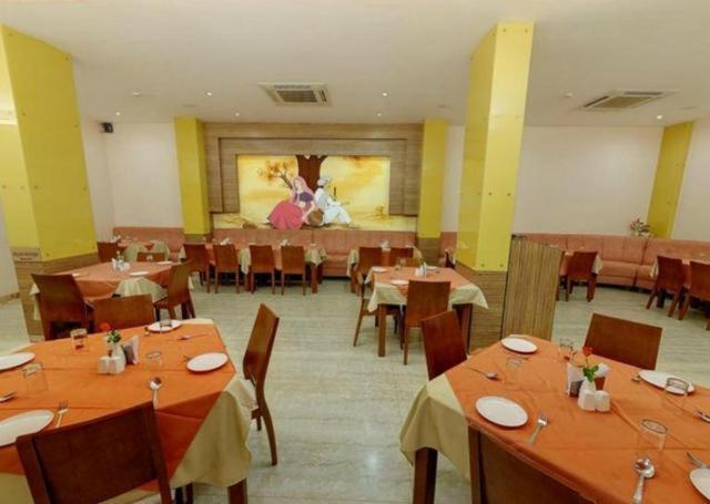 Parijatha Gateway Hotel Бангалор Екстериор снимка