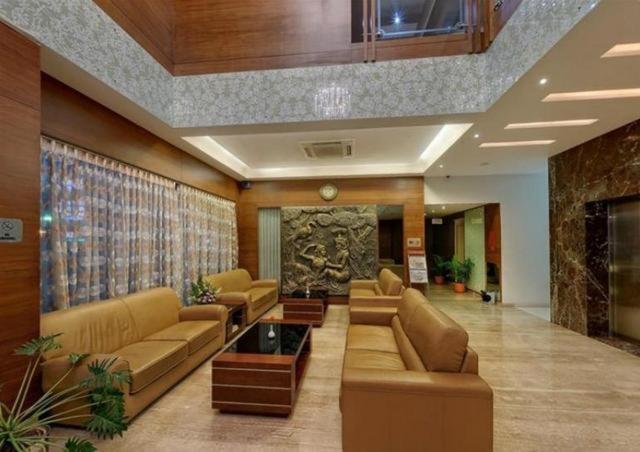 Parijatha Gateway Hotel Бангалор Екстериор снимка