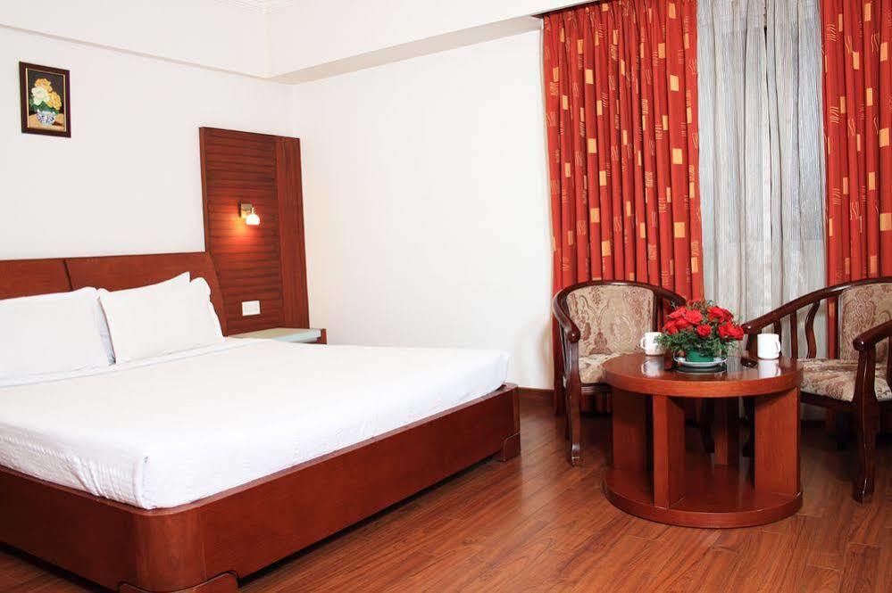 Parijatha Gateway Hotel Бангалор Екстериор снимка